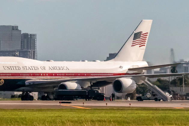October 17, 2026, West Palm Beach, Fl, USA: The new VC-25B presidential aircraft, the next generation Air Force One, is seen being refueled on the tarmac at President Donald J. Trump International Airport before President Donald Trump departed South Florida for a campaign event in Northern Kentucky, October 17, 2026. West Palm Beach USA  - ZUMAc343 20261017_znp_c343_013 Copyright: xChrisxBeckettx