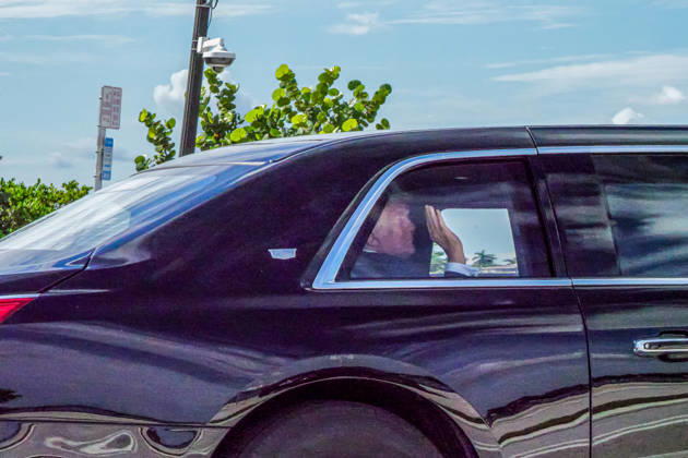 October 17, 2026, West Palm Beach, Fl, USA: President DONALD TRUMP is seen as he travels through Palm Beach while the motorcade heads to President Donald J. Trump International Airport for departure to a campaign rally in Northern Kentucky, October 17, 2026. West Palm Beach USA  - ZUMAc343 20261017_znp_c343_014 Copyright: xChrisxBeckettx