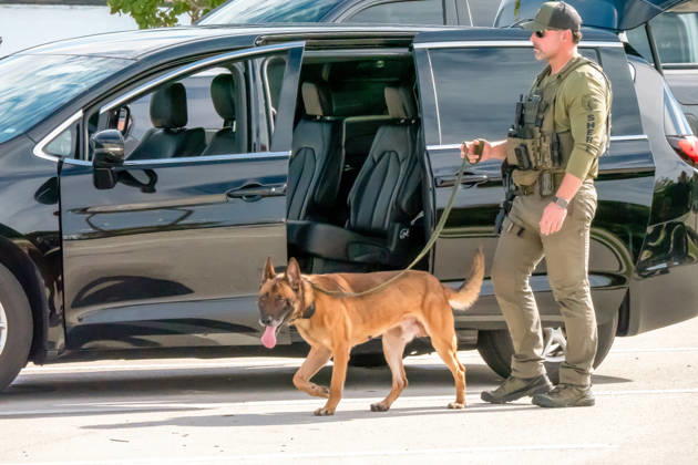 October 17, 2026, West Palm Beach, Fl, USA: A Palm Beach County Sheriff s Office K-9 unit operates near President Donald Trump s motorcade route during security operations surrounding a presidential visit in Palm Beach, Florida, October 17, 2026. West Palm Beach USA - ZUMAc343 20261017_znp_c343_006 Copyright: xChrisxBeckettx