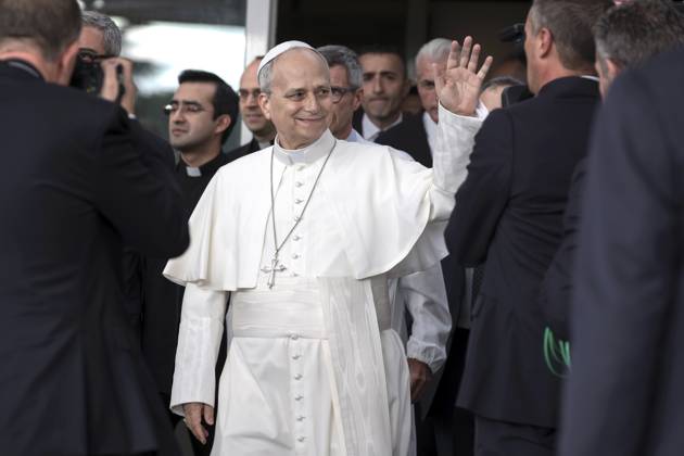 October 17, 2026, Rome, Lazio, Italy: Pope Leo XIV waves as he leaves RomeÃ¢â‚¬â ¢s Agostino Gemelli hospitall four days after lung surgery.Pope Leo XIV leaves Agostino Gemelli Hospitall four days after lung surgery Rome Italy  - ZUMAs197 20261017_aaa_s197_242 Copyright: xMariaxGraziaxPicciarellax