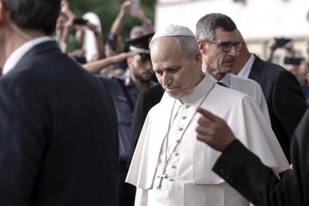 October 17, 2026, Rome, Lazio, Italy: Pope Leo XIV leaves RomeÃ¢â‚¬â ¢s Agostino Gemelli hospitall four days after lung surgery.Pope Leo XIV leaves Agostino Gemelli Hospitall four days after lung surgery Rome Italy  - ZUMAs197 20261017_aaa_s197_246 Copyright: xMariaxGraziaxPicciarellax