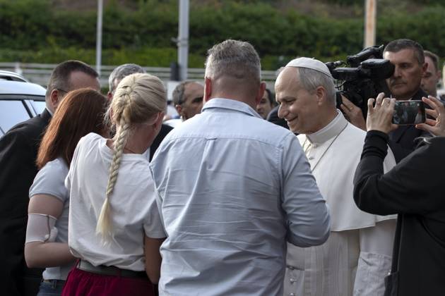 October 17, 2026, Rome, Lazio, Italy: Pope Leo XIV greets young Ukrainian cancer survivor as he leaves RomeÃ¢â‚¬â ¢s Agostino Gemelli hospitall four days after lung surgery.Pope Leo XIV leaves Agostino Gemelli Hospitall four days after lung surgery Rome Italy  - ZUMAs197 20261017_aaa_s197_253 Copyright: xMariaxGraziaxPicciarellax