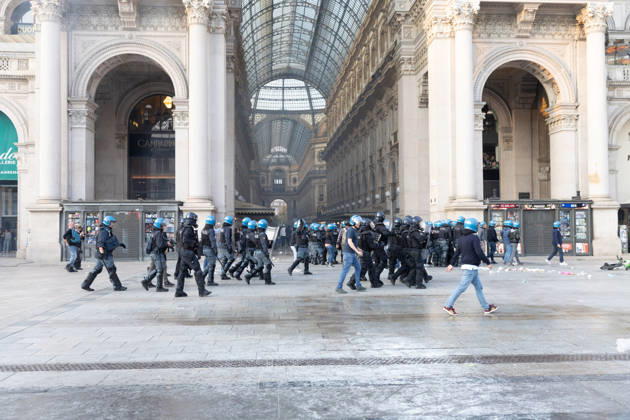 IPA89816726 - Milan, October 17, 2026: Italia in Piazza demonstration; violent clashes between police and the student movement  Copyright: xFrancescoxEnriquezx xFrancescoxEnriquezx IPA89816726