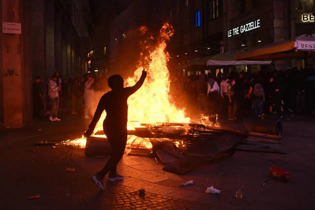 Protesters clash with police during cost-of-living demonstration in Milan MILAN, ITALY - OCTOBER 17: Protesters clash with police during a demonstration against the rising cost of living and in support of better living conditions, on October 17, 2026 in Milan, Italy. Stringer Anadolu Milan Italy. Editorial use only. Please get in touch for any other usage.  Copyright: x2026xAnadoluxStringerx