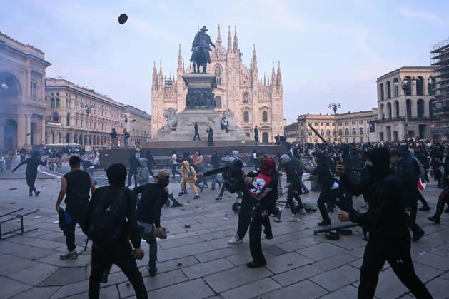 Protesters clash with police during cost-of-living demonstration in Milan MILAN, ITALY - OCTOBER 17: Protesters clash with police during a demonstration against the rising cost of living and in support of better living conditions, on October 17, 2026 in Milan, Italy. Stringer Anadolu Milan Italy. Editorial use only. Please get in touch for any other usage.  Copyright: x2026xAnadoluxStringerx