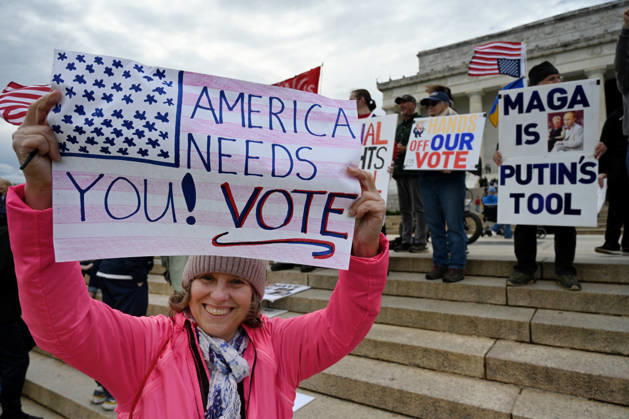Demonstrators take part in a No Kings: Vote Early rally Demonstrators take part in a No Kings: Vote Early rally at the Lincoln Memorial in Washington DC, on October 17, 2026. The national day of action is taking place in cities across the country focusing on voter turnout, early voting and election protection, ahead of the midterm elections. Photo by Olivier Douliery ABACAPRESS.COM Washington DC United States  Copyright: xDoulieryxOlivier ABACAx