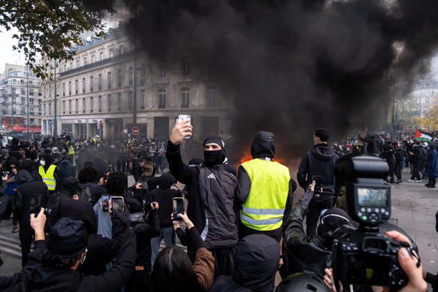 October 17, 2026, Paris, Ile De France, France: Thousands of people took part in the ˜Gilet Jeunes™ general strike in Paris. Following weeks of protests and school occupations, a wave of demonstrations swept across France on 17 October. In Paris, demonstrators began gathering from the morning onwards at various locations, before heading to Place de la RÃ publique, where fierce clashes with the police broke out and lasted for several hours. The demonstrators also erected barricades along the city™s streets and looted a number of shops. Paris France - ZUMAs377 20261017_znp_s377_036 Copyright: xPietroxStariccox