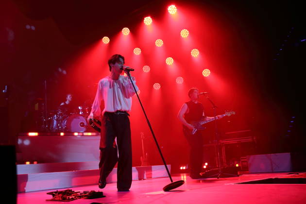 Finn Thomas, Frederik Fred Rabe, and Luca Göttner (from left) of the band Giant Rooks at a concert at the Max Schmeling Halle in Berlin on October 17, 2026. Giant Rooks Concert Berlin