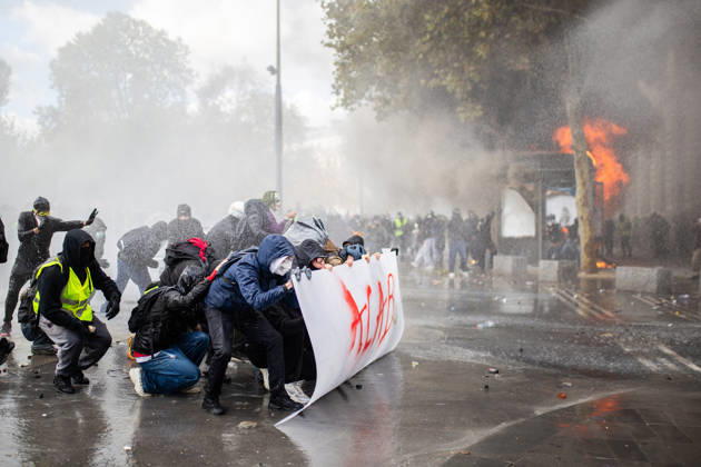 Police clash with protesters during demonstration in Paris PARIS, FRANCE - OCTOBER 17: Police clash with protesters during a demonstration amid a nationwide mobilisation over rising living costs, fuel prices and education funding in Paris, France, on October 17, 2026. Hesham Elsherif Anadolu Paris France. Editorial use only. Please get in touch for any other usage.  Copyright: x2026xAnadoluxHeshamxElsherifx