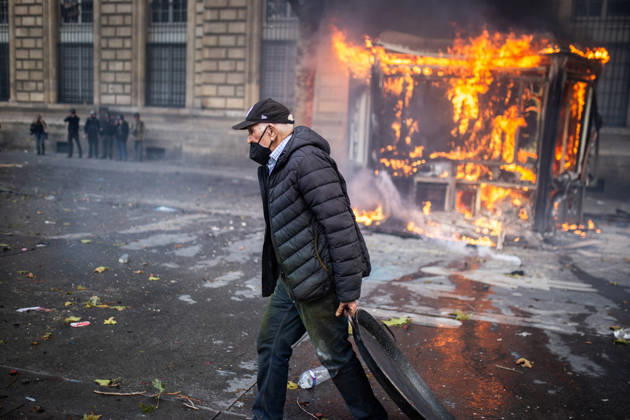 Police clash with protesters during demonstration in Paris PARIS, FRANCE - OCTOBER 17: Police clash with protesters during a demonstration amid a nationwide mobilisation over rising living costs, fuel prices and education funding in Paris, France, on October 17, 2026. Hesham Elsherif Anadolu Paris France. Editorial use only. Please get in touch for any other usage.  Copyright: x2026xAnadoluxHeshamxElsherifx