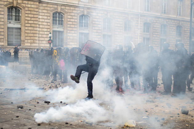 Police clash with protesters during demonstration in Paris PARIS, FRANCE - OCTOBER 17: Police clash with protesters during a demonstration amid a nationwide mobilisation over rising living costs, fuel prices and education funding in Paris, France, on October 17, 2026. Hesham Elsherif Anadolu Paris France. Editorial use only. Please get in touch for any other usage.  Copyright: x2026xAnadoluxHeshamxElsherifx