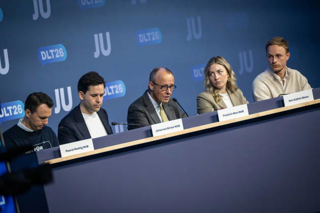 Pascal Reddig, Deputy Federal Chair of the JU; Johannes Winkel, Federal Chair of the JU; Friedrich Merz, Federal Chancellor; Ann Cathrin Simon, Deputy Federal Chair of the JU; Julien Jopp, Deputy Federal Chair of the JU, from left to right on stage following the Federal Chancellor’s speech at the 78th Germany Day 2026 in Bonn. Junge