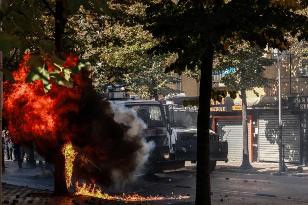 Tirana Clashes Enter Fifth Day TIRANA, ALBANIA, OCTOBER 17, 2026: Demonstrators clash with riot police outside the Ministry of Education during student-led anti-government protests in Tirana. Police deploy tear gas as protesters throw stones during a fifth consecutive day of unrest. Demonstrators demand improved university conditions and the resignation of Prime Minister Edi Rama. Tirana Albania Copyright: x xVlasovxSulajx xJNAxPressx