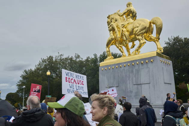 October 17, 2026, Washington Dc, Washington Dc, USA: No Kings protesters march down Arlington Memorial Bridge past the Art of War statue for a rally at the Lincoln Memorial in Washington DC, Oct. 17, 2026. The march, intended to encourage people to vote in the 2026 US midterm elections, was part of a 50-state get out the vote operation by the left-leaning Indivisible group. Protesters denounced the administration of US President Donald Trump and the Republican-led Congress for violating Constitutional and civil rights, federal and state laws, judicial orders and longstanding norms, casting Trump and the GOP as a threat to democracy. Washington Dc USA - ZUMAg216 20261017_znp_g216_003 Copyright: xDominicxGwinnx
