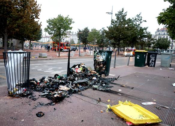 Riots and Looting: The Day After the Protest PHOTOPQR LE PROGRES Richard MOUILLAUD Lyon, October 18, 2026 Riots and Looting: The Day After the Protest Riots and Looting: The Day After the Protest Extensive damage, broken bicycles, set-on-fire trash cans Lyon, October 18, 2026 20,000 people demonstrated in the streets of Lyon Violence overshadowed the protesters’ demands, resulting in a level of chaos rarely seen in the city The tourist office was set on fire and numerous stores were looted Lyon, October 18, 2026: 20,000 people demonstrated in the streets of Lyon. Violence overshadowed the protesters’ demands, resulting in a level of chaos rarely seen in the city. The tourist office was set on fire, and a great many shops were looted. Lyon,  Copyright: xPHOTOPQR LExPROGRES MAXPPPxRichardxMOUILLAUDx 20261018LPL0406 20261018LPL0406