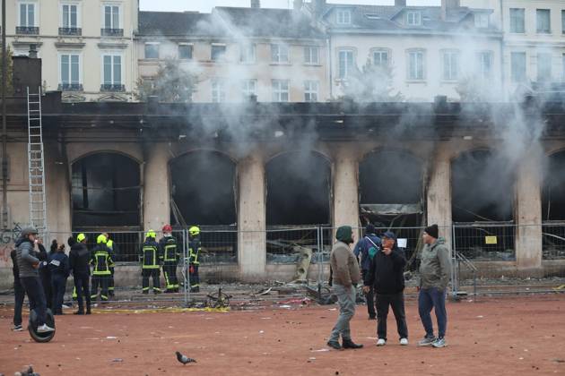 Riots and Looting: The Day After the Protest PHOTOPQR LE PROGRES Richard MOUILLAUD Lyon, October 18, 2026 Riots and Looting: The Day After the Protest Riots and Looting: The Day After the Protest Extensive damage, broken bicycles, set-on-fire trash cans. Lyon, October 18, 2026: 20,000 people demonstrated in the streets of Lyon. Violence overshadowed the protesters’ demands, resulting in a level of chaos rarely seen in the city. The tourist office was set on fire, and numerous stores were looted. Lyon, October 18, 2026: 20,000 people demonstrated in the streets of Lyon. Violence overshadowed the protesters’ demands, resulting in a level of chaos rarely seen in the city. The tourist office was set on fire, and a great many shops were looted.  Copyright: xPHOTOPQR LExPROGRES MAXPPPxRichardxMOUILLAUDx 20261018LPL0409 20261018LPL0409