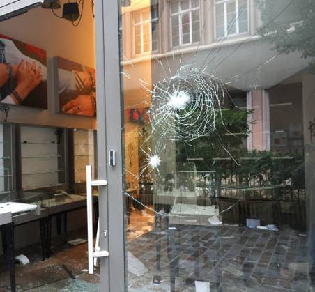 Riots and Looting: The Day After the Protest PHOTOPQR LE PROGRES Richard MOUILLAUD Lyon, October 18, 2026 Riots and Looting: The Day After the Protest Riots and Looting: The Day After the Protest Extensive damage, shattered storefronts and looted shops. Lyon, October 18, 2026: 20,000 people demonstrated in the streets of Lyon. Violence overshadowed the protesters’ demands, resulting in a level of chaos rarely seen in the city. The tourist office was set on fire, and numerous stores were looted. Lyon, October 18, 2026: 20,000 people demonstrated in the streets of Lyon. Violence overshadowed the protesters’ demands, resulting in a level of chaos rarely seen in the city. The tourist office was set on fire, and a great many shops were looted.  Copyright: xPHOTOPQR LExPROGRES MAXPPPxRichardxMOUILLAUDx 20261018LPL0420 20261018LPL0420