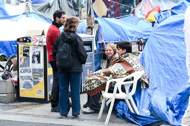 Sol Station Reopens After Confirming That the Necessary Health and Safety Conditions Have Been Restored Housing Protest Camp at Puerta del Sol, October 18, 2026, in Madrid, Spain. Metro de Madrid reopened Sol Station at 10:00 p.m. yesterday, Saturday, October 17. The station had been closed since 12:15 p.m. on Friday, October 16, due to high levels of ammonia detected as a result of the accumulation of urine, feces, and other organic waste in the ventilation shafts as a result of the housing protest camp at Puerta del Sol, October 18, 2026, Madrid, Spain Copyright: xGustavoxValientex 7853006