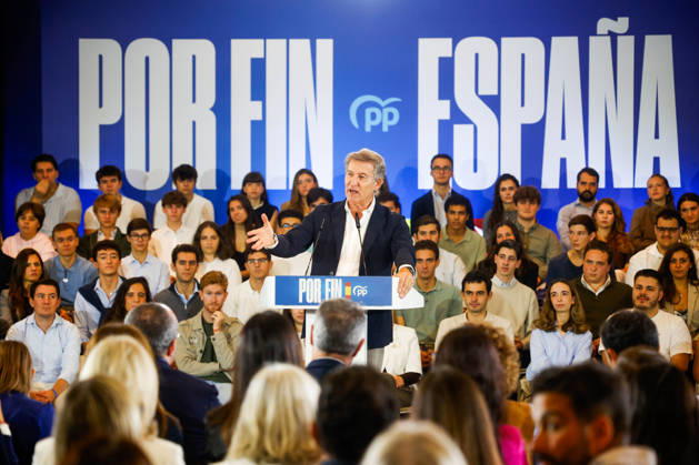 Feijóo Participates in a PP Pre-Campaign Event in Barcelona The president of the Popular Party, Alberto Núnez Feijóo, during a PP pre-campaign event at the Palau de Congressos de Catalunya on October 18, 2026, in Barcelona, Catalonia, Spain. Feijóo is stepping up his presence in Catalonia with this major event in Barcelona and the announcement that Xavier García Albiol will head the party’s ticket for the general election on November 29. OCTOBER 18, 2026 Kike Rincó Barcelona, Catalonia Barcelona, Catalonia, Spain  Copyright: xKikexRinconx 7853086