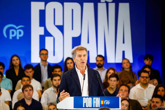 Feijóo Participates in a PP Pre-Campaign Event in Barcelona The president of the Popular Party, Alberto Núnez Feijóo, during a PP pre-campaign event at the Palau de Congressos de Catalunya on October 18, 2026, in Barcelona, Catalonia, Spain. Feijóo is stepping up his presence in Catalonia with this major event in Barcelona and the announcement that Xavier García Albiol will head the party’s ticket for the general election on November 29. OCTOBER 18, 2026 Kike Rincó Barcelona, Catalonia Barcelona, Catalonia, Spain  Copyright: xKikexRinconx 7853090