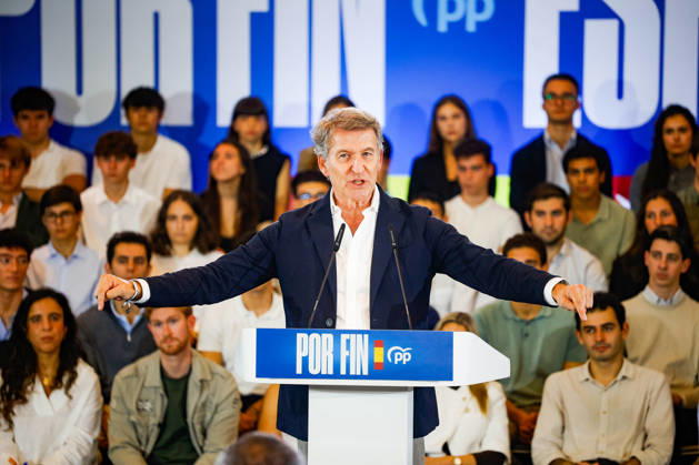 Feijóo Participates in a PP Pre-Campaign Event in Barcelona The president of the Popular Party, Alberto Núnez Feijóo, during a PP pre-campaign event at the Palau de Congressos de Catalunya on October 18, 2026, in Barcelona, Catalonia, Spain. Feijóo is stepping up his presence in Catalonia with this major event in Barcelona and the announcement that Xavier García Albiol will head the party’s ticket for the general election on November 29. OCTOBER 18, 2026 Kike Rincó Barcelona, Catalonia Barcelona, Catalonia, Spain  Copyright: xKikexRinconx 7853091