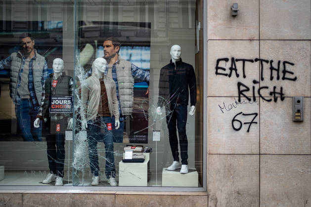 Vandalism following the protest against the high cost of living in Lyon on October 18, 2026 Nicolas Liponne MAXPPP Lyon 10 18 2026 Vandalism at a store the day after the riots that broke out during the October 17 protest against the high cost of living, in Lyon, on October 18, 2026 Vandalism at a store the day after the riots that broke out during the October 17 protest against the high cost of living in Lyon, on October 18, 2026 Lyon Auvergne-Rhône-Alpes France  Copyright: xMAXPPPxNicolasxLiponnex NLP202610180881 NLP202610180881