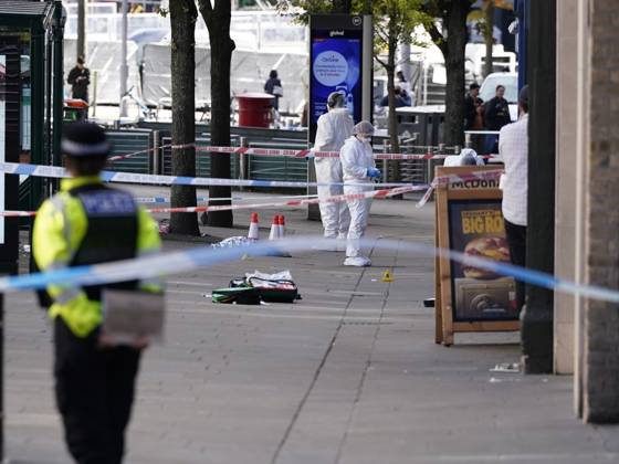 Forensic investigators examine scene after police officer shot in Nottingham NOTTINGHAM, UNITED KINGDOM - OCTOBER 18: Forensic investigators in protective suits examine a cordoned-off crime scene as police officers secure the area after a police office was shot early in the morning on October 18, 2026, in Nottingham, United Kingdom. The scene remains cordoned off following a reported shooting involving a police officer earlier in the morning. A police officer was shot after approaching two people earlier in the morning and was taken to hospital for treatment, according to Nottinghamshire Police. Giannis Alexopoulos Anadolu Nottingham United Kingdom. Editorial use only. Please get in touch for any other usage.  Copyright: x2026xAnadoluxGiannisxAlexopoulosx