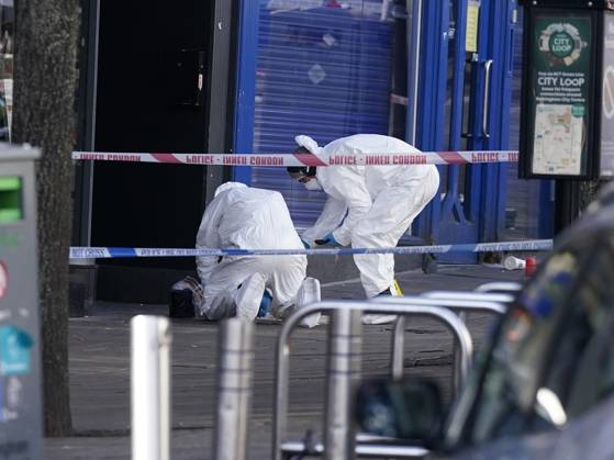 Forensic investigators examine scene after police officer shot in Nottingham NOTTINGHAM, UNITED KINGDOM - OCTOBER 18: Forensic investigators in protective suits examine a cordoned-off crime scene as police officers secure the area after a police office was shot early in the morning on October 18, 2026, in Nottingham, United Kingdom. The scene remains cordoned off following a reported shooting involving a police officer earlier in the morning. A police officer was shot after approaching two people earlier in the morning and was taken to hospital for treatment, according to Nottinghamshire Police. Giannis Alexopoulos Anadolu Nottingham United Kingdom. Editorial use only. Please get in touch for any other usage.  Copyright: x2026xAnadoluxGiannisxAlexopoulosx
