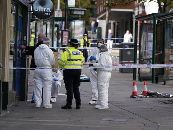 Forensic investigators examine scene after police officer shot in Nottingham NOTTINGHAM, UNITED KINGDOM - OCTOBER 18: Forensic investigators in protective suits examine a cordoned-off crime scene as police officers secure the area after a police office was shot early in the morning on October 18, 2026, in Nottingham, United Kingdom. The scene remains cordoned off following a reported shooting involving a police officer earlier in the morning. A police officer was shot after approaching two people earlier in the morning and was taken to hospital for treatment, according to Nottinghamshire Police. Giannis Alexopoulos Anadolu Nottingham United Kingdom. Editorial use only. Please get in touch for any other usage.  Copyright: x2026xAnadoluxGiannisxAlexopoulosx