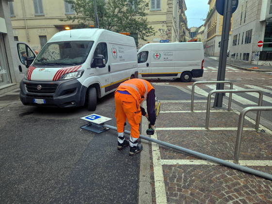 IPA89854741 - Milan, October 18, 2026 Damage caused during the protest by activists on Saturday evening at Foot Luker on Corso Vittorio Emanuele and Via Crocefisso  Copyright: xMaurizioxMaulex xMaurizioxMaulex IPA89854741