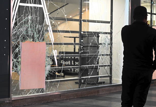 IPA89854760 - Milan, October 18, 2026 Damage caused during the protest by activists on Saturday evening at Foot Luker on Corso Vittorio Emanuele  Copyright: xMaurizioxMaulex xMaurizioxMaulex IPA89854760