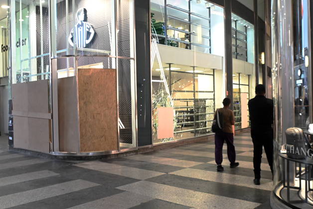 IPA89854762 - Milan, October 18, 2026 Damage caused during the protest by activists on Saturday evening at Foot Luker on Corso Vittorio Emanuele  Copyright: xMaurizioxMaulex xMaurizioxMaulex IPA89854762