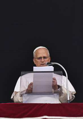October 18, 2026. Vatican City - POPE LEO XIV delivers Angelus prayer. After the blessing Holy Father he thanked the people present in St. Peter s Squae with the following words: I wold like to thank all those who have prayed for me in recente day. I have sensed your support. I wish to express my particular gratitude to the doctors, nurses and all the staff go Gemelli Hospital. This experience has made me feel particularity close to all those who are living with with lines or infirmity. Now the I have overcome this delicate phase, as you know, I will gradually resume my activities, always with God s help and your prayers. Thank you once again. Thank you all! Have a good sunday. . EvandroInetti_via ZUMA Wire Vatican City State - ZUMAi15_ 20261018_zaf_i15_021 Copyright: xEvandroxInettix