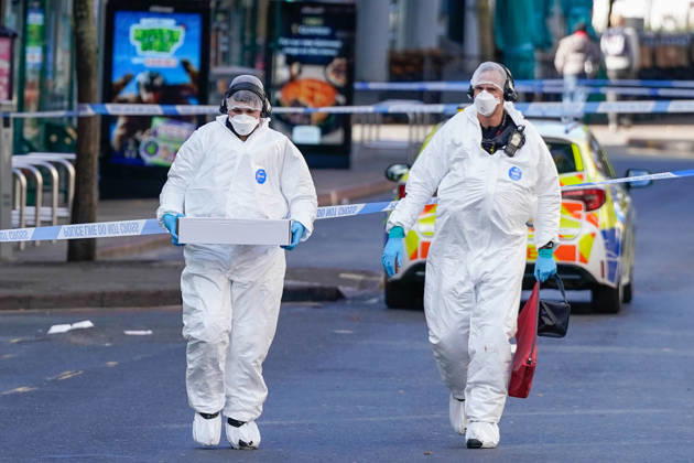Forensic investigators examine scene after police officer shot in Nottingham NOTTINGHAM, UNITED KINGDOM - OCTOBER 18: Forensic investigators in protective suits examine a cordoned-off crime scene as police officers secure the area after a police office was shot early in the morning on October 18, 2026, in Nottingham, United Kingdom. The scene remains cordoned off following a reported shooting involving a police officer earlier in the morning. A police officer was shot after approaching two people earlier in the morning and was taken to hospital for treatment, according to Nottinghamshire Police. Loannis Alexopoulos Anadolu Nottingham United Kingdom. Editorial use only. Please get in touch for any other usage.  Copyright: x2026xAnadoluxLoannisxAlexopoulosx
