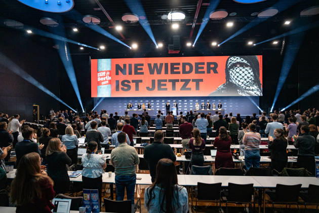 Johannes Winkel, National Chair of the JU, and Johannes Volkmann, politician and member of the Bundestag, submit a motion regarding the start of coalition negotiations in Berlin, state politics, against hatred of Jews and anti-Semitism, and in light of the recent riots in France. Neve