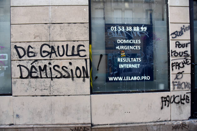 Day after the demonstrations, violence and looting occurred near the Place de la Republique - Paris The day after the demonstrations, violence and looting occurred near the Place de la Republique in Paris, France on October 18, 2026. Violent clashes between protesters and the French police during the demonstration protesting against the high cost of living. as part of a nationalwide call for mobilisation bringing together various groups expressing their anger former Yellow Vests, secondary school and university students, climate activists, even farmers. After weeks of student protests, France faces broader, nationwide demonstrations. Photo by Alain Apaydin ABACAPRESS Paris France  Copyright: xApaydinxAlain ABACAx