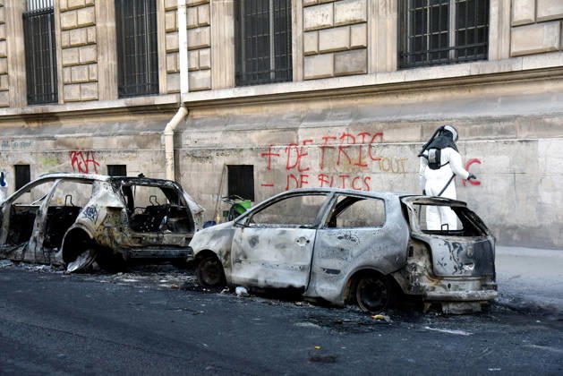 Day after the demonstrations, violence and looting occurred near the Place de la Republique - Paris The day after the demonstrations, violence and looting occurred near the Place de la Republique in Paris, France on October 18, 2026. Violent clashes between protesters and the French police during the demonstration protesting against the high cost of living. as part of a nationalwide call for mobilisation bringing together various groups expressing their anger former Yellow Vests, secondary school and university students, climate activists, even farmers. After weeks of student protests, France faces broader, nationwide demonstrations. Photo by Alain Apaydin ABACAPRESS Paris France  Copyright: xApaydinxAlain ABACAx