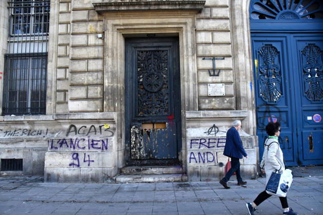 Day after the demonstrations, violence and looting occurred near the Place de la Republique - Paris The day after the demonstrations, violence and looting occurred near the Place de la Republique in Paris, France on October 18, 2026. Violent clashes between protesters and the French police during the demonstration protesting against the high cost of living. as part of a nationalwide call for mobilisation bringing together various groups expressing their anger former Yellow Vests, secondary school and university students, climate activists, even farmers. After weeks of student protests, France faces broader, nationwide demonstrations. Photo by Alain Apaydin ABACAPRESS Paris France  Copyright: xApaydinxAlain ABACAx