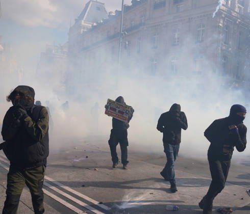 Police clash with protesters during a demonstration in Paris, France, on October 17, 2026, as part of a nationwide mobilization against rising living costs, increasing fuel prices, and concerns over education funding..  FRN202609170127 FioraxGarenzi