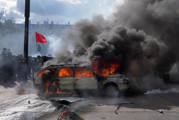 Police clash with protesters during a demonstration in Paris, France, on October 17, 2026, as part of a nationwide mobilization against rising living costs, increasing fuel prices, and concerns over education funding..  FRN202609170425 FioraxGarenzi