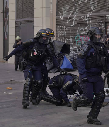 Police clash with protesters during a demonstration in Paris, France, on October 17, 2026, as part of a nationwide mobilization against rising living costs, increasing fuel prices, and concerns over education funding..  FRN202609170913 FioraxGarenzi