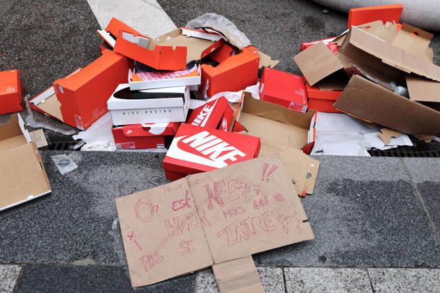 Illustration, October 18, 2026, showing the aftermath of the previous day’s protest in Lyon. As a continuation of the high school student movement, the October 17, 2026, protest against the high cost of living was intended to bring together the struggles of high school students, retirees, and former Yellow Vests —a convergence that was ultimately overshadowed by unprecedented property damage, violence, and looting in Paris and here in the provinces. Pascal Fayolle, Bestimage. On October 18, 2026, the aftermath of the previous day’s demonstration in Lyon was on full display. Intended as a continuation of the high school student movement, the protest against the high cost of living on October 17, 2026, was intended to foster a convergence o  Copyright: xPascalxFayollex xBestimagexPascalxFayollex xBestimagex