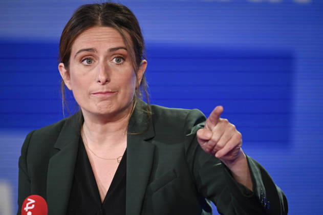 Marine Tondelier on Franc Jeu - Paris Leader of the Ecologists and French candidate for presidency Marine Tondelier poses for pictures for Franc Jeu on France 2 channel in Paris, France on October 18, 2026. Photo by Stephane Le Tellec ABACAPRESS.COM Paris France  Copyright: xLexTellecxStephane ABACAx