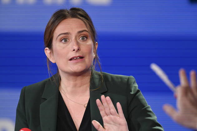 Marine Tondelier on Franc Jeu - Paris Leader of the Ecologists and French candidate for presidency Marine Tondelier poses for pictures for Franc Jeu on France 2 channel in Paris, France on October 18, 2026. Photo by Stephane Le Tellec ABACAPRESS.COM Paris France  Copyright: xLexTellecxStephane ABACAx