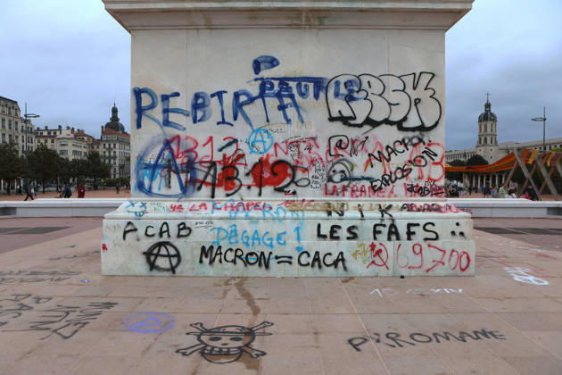 Illustration, October 18, 2026, showing the aftermath of the previous day’s protest in Lyon. Building on the momentum of the high school student movement, the October 17, 2026, protest against the high cost of living was intended to bring together the struggles of high school students, retirees, and former Yellow Vests —a convergence that was ultimately overshadowed by unprecedented property damage, violence, and looting in Paris and here in the provinces. Pascal Fayolle, Bestimage. On October 18, 2026, the aftermath of the previous day’s demonstration in Lyon was on full display. Intended as a continuation of the high school student movement, the protest against the high cost of living on October 17, 2026, was intended to foster a conver  Copyright: xPascalxFayollex xBestimagexPascalxFayollex xBestimagex