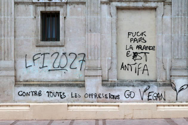 Illustration, October 18, 2026, showing the aftermath of the previous day’s protest in Lyon. Building on the momentum of the high school student movement, the October 17, 2026, protest against the high cost of living was intended to bring together the struggles of high school students, retirees, and former Yellow Vests —a convergence that was ultimately overshadowed by unprecedented property damage, violence, and looting in Paris and here in the provinces. Pascal Fayolle, Bestimage. On October 18, 2026, the aftermath of the previous day’s demonstration in Lyon was on full display. Intended as a continuation of the high school student movement, the protest against the high cost of living on October 17, 2026, was intended to foster a conver  Copyright: xPascalxFayollex xBestimagexPascalxFayollex xBestimagex