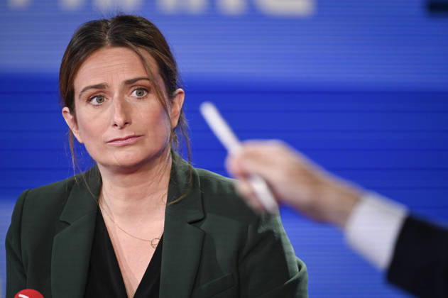 Marine Tondelier on Franc Jeu - Paris Leader of the Ecologists and French candidate for presidency Marine Tondelier poses for pictures for Franc Jeu on France 2 channel in Paris, France on October 18, 2026. Photo by Stephane Le Tellec ABACAPRESS.COM Paris France  Copyright: xLexTellecxStephane ABACAx