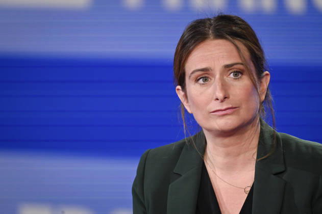 Marine Tondelier on Franc Jeu - Paris Leader of the Ecologists and French candidate for presidency Marine Tondelier poses for pictures for Franc Jeu on France 2 channel in Paris, France on October 18, 2026. Photo by Stephane Le Tellec ABACAPRESS.COM Paris France  Copyright: xLexTellecxStephane ABACAx