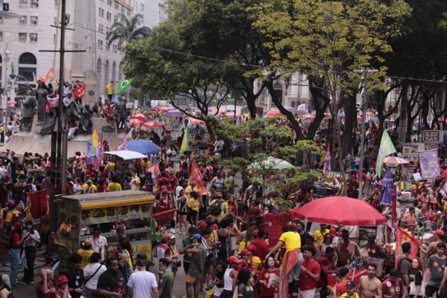 RIO DE JANEIRO, RJ - 18.10.2026: MANIFESTAçãO PRó LULA NA CINELâNDIA - Student demonstration in support of Lula, this Sunday (18), in Cinelândia, in the center of Rio de Janeiro. x3034740x  CarlosxEliasxJunior