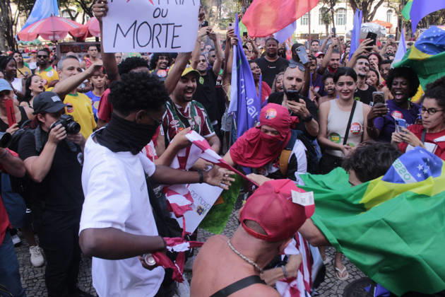 News Bilder des Tages RIO DE JANEIRO, RJ - 18.10.2026: MANIFESTAçãO PRó LULA NA CINELâNDIA - Student demonstration in support of Lula, this Sunday (18), in Cinelândia, in the center of Rio de Janeiro. x3034749x  CarlosxEliasxJunior